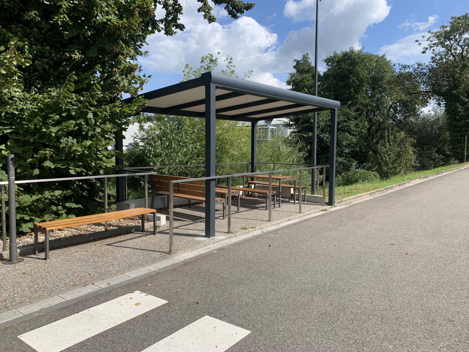 Contacter professionnel pour fabrication de pool house design avec espace rangement modulable situé aux environs de  Nogent-sur-Seine près de Troyes dans l'Aube