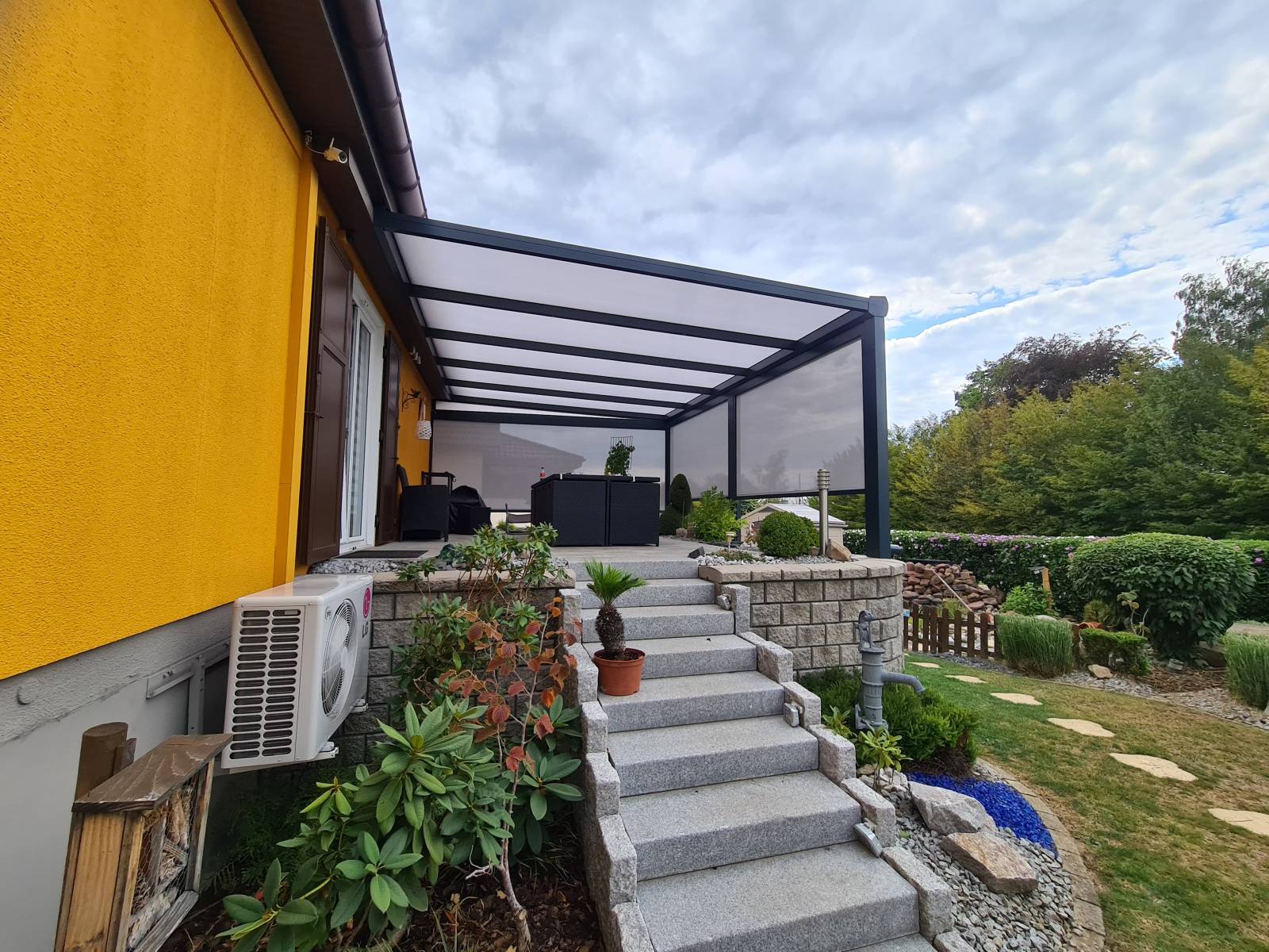 Cherche un tarif compétitif pour pergola adossée sur mesure en aluminium, style moderne pour une maison à Strasbourg