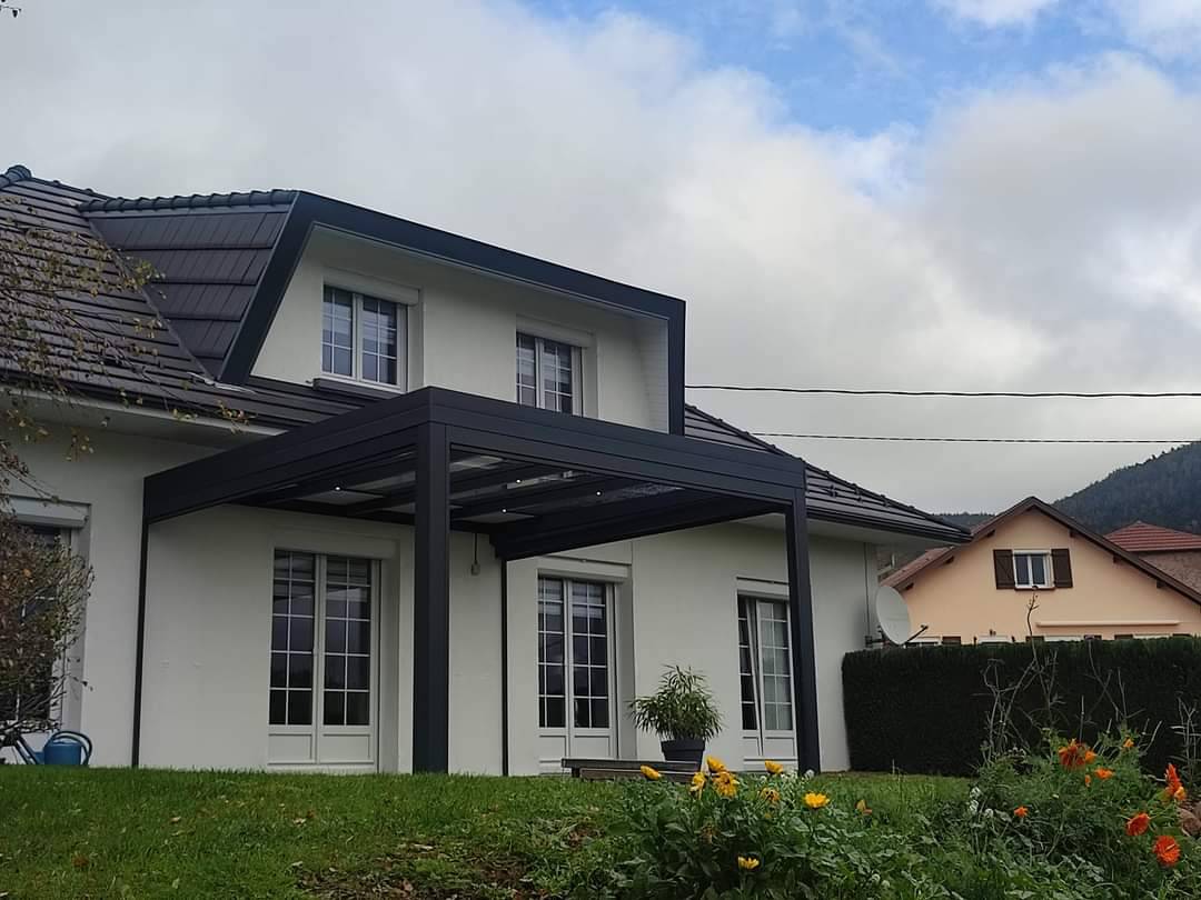 Pergola à Toit Plat Luminium avec Stores de Toit sur le secteur de Montpellier dans le 34