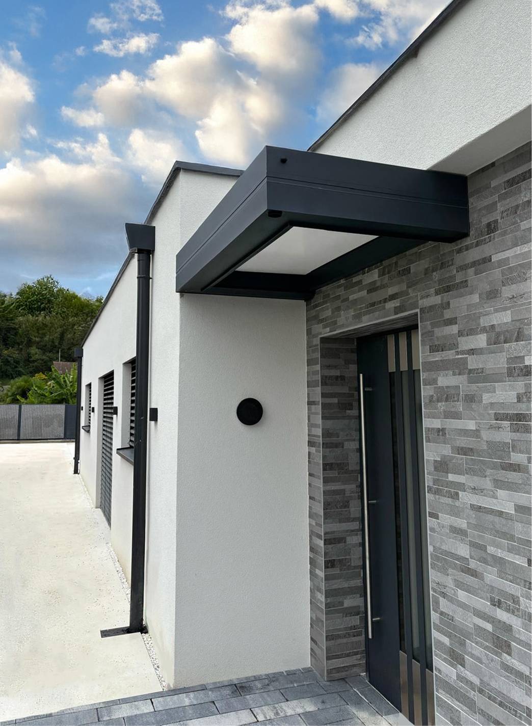 Marquise RAL 7016 FS Toit Plat : L’élégance et la protection pour votre entrée à Monptellier dans le 34