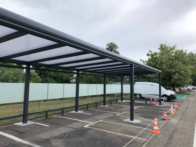Conception carport avec parois vitrées à Toulouse 31000