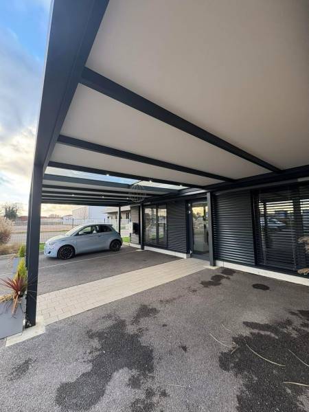 Carport Aluminium avec Panneaux Sandwich Blanc/Blanc – Élégance, Résistance et Confort au Quotidien dans le  54 à Nancy