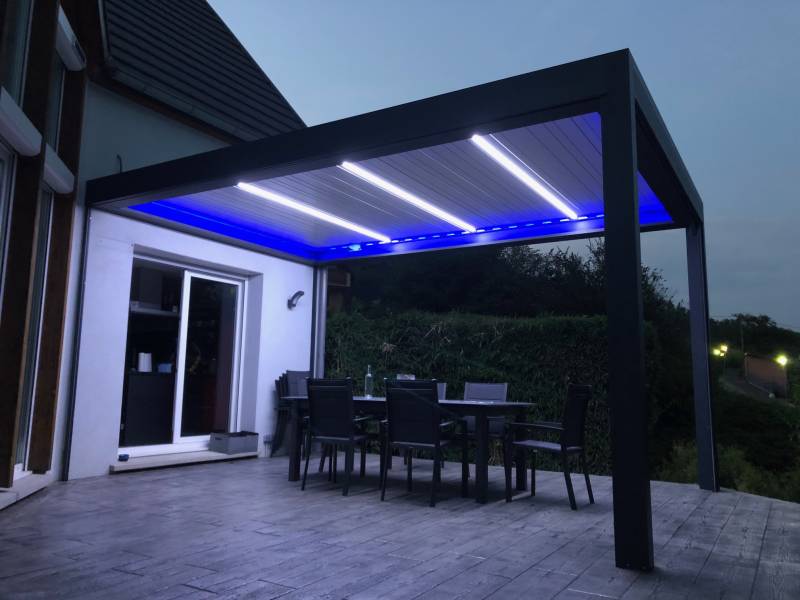 Transformez votre terrasse avec notre pergola bioclimatique LED RGB sur-mesure dans le 69 proche Lyon