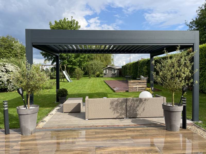 PERGOLA BIOCLIMATIQUE NEO avec stores